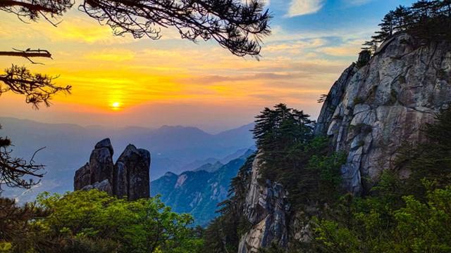 当大别山“携手”石库门