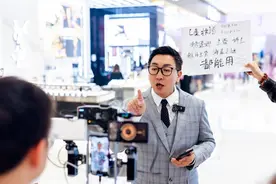 武汉知名主持人闯入本地生活直播，为线下商场带去更多客流图片