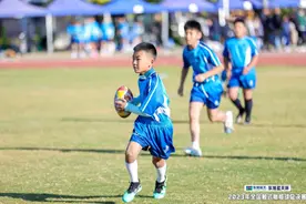 身怀绝技的“小孩哥”“小孩姐”丨泰安师范学校附属学校橄榄球队：少年逐梦绿茵场 曾获全国比赛双料冠军图片
