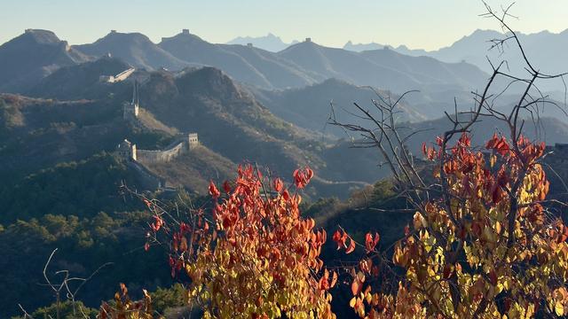 河北滦平：晚秋长城景如画