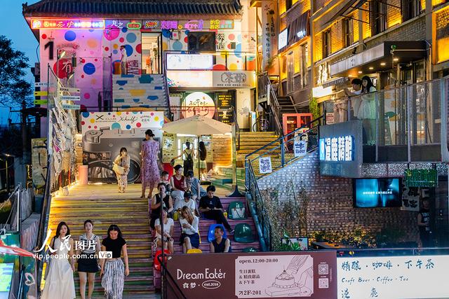 陕西西安：文化创意街夜市人气旺