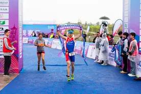 图片新闻｜垫江：“铁人”竞逐三合湖 2025重庆垫江铁人三项公开赛举行图片