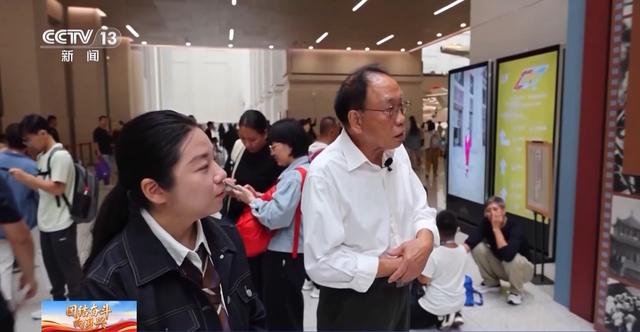 抗战题材摄影展上新，国庆假期军博迎来观展热潮