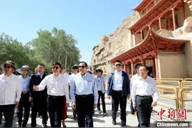 在莫高窟亲近中华文化 台湾青年盼两岸共同弘扬光大图片