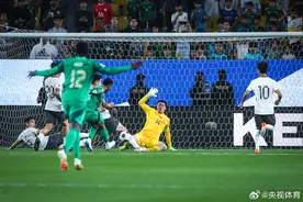 国足0比1不敌沙特，小组排名垫底图片