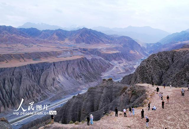 新疆乌苏：壮美大峡谷