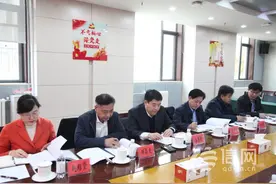 听“新手爸妈”心声 解“三孩”后顾之忧图片