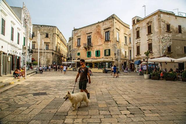 意大利“靴跟”上的宝藏小城，欧洲人私藏的快乐老家