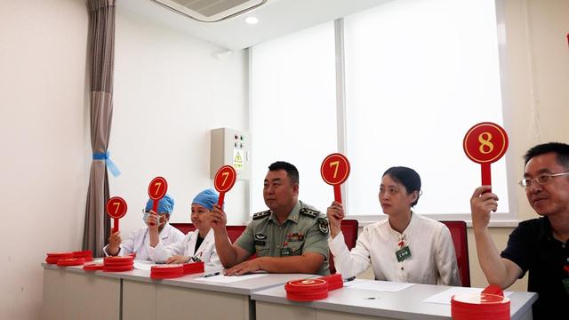 北京市下半年女兵征集体检工作启动，入围者超一半来自“双一流”
