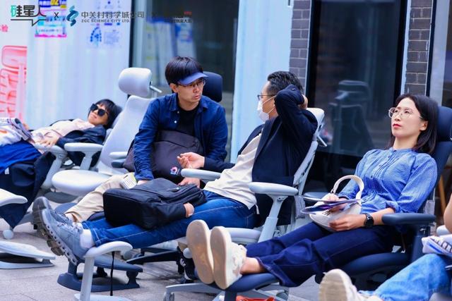 AI 创造者嘉年华中关村启幕，清闲智能携动态人机工学椅精彩亮相