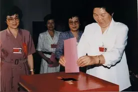 深情回望｜中国妇女七大和号召妇女为建设有中国特色社会主义努力奋斗图片