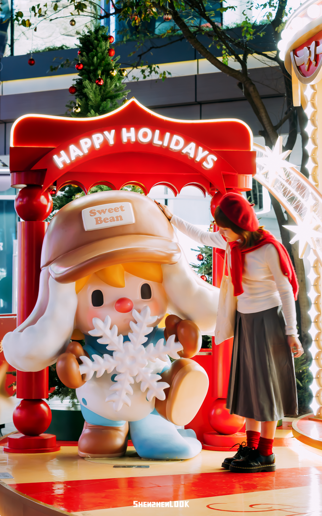 下暴雪的「圣诞小镇」开了！12米泡泡玛特圣诞树亮灯