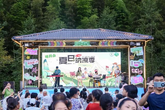 暑期文旅市场一半火焰一半冰，明月山凭啥是那把火？