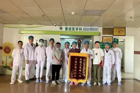 山里采回的“五指毛桃”竟为断肠草，夫妻俩喝汤中毒险丧命图片