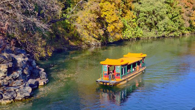 秋日静美！颐和园后湖五彩斑斓