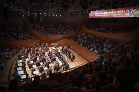 维也纳爱乐乐团时隔五年重返申城，执棒的“胖葱”人瘦了，但依然有“小节目”图片