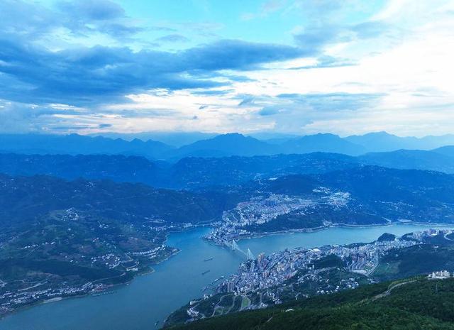 巴东：壮丽巫峡生美景 山水画城引客来
