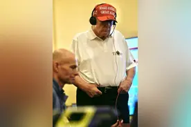 特朗普亲自“观战”美防长：美军将继续空袭图片