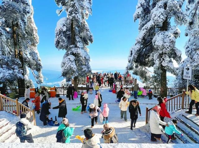 真的太会了！瓦屋山元旦放大招！【幻雪奇缘】NPC巡游高能来袭！