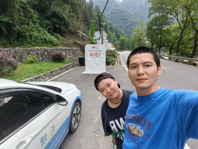 80后夫妻自驾出租车去拉萨，体验斗嘴蛮过瘾：放下工作，终于有机会“吵架”了