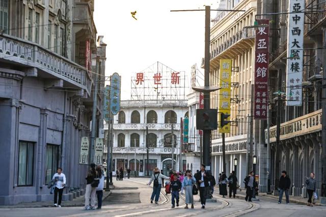 上海影视乐园周末人气旺