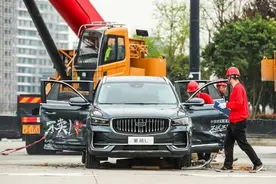 通过两项严苛碰撞试验，吉利中国星双车上市图片