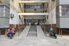 拍卖蒲城县延安路北侧雅豪花园中单元101室 （2025年第6期）图片