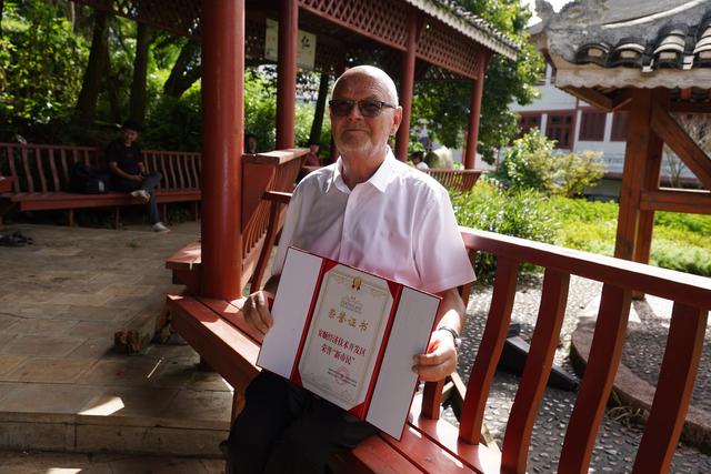 安顺经开区：38位旅居者获“新市民”证书