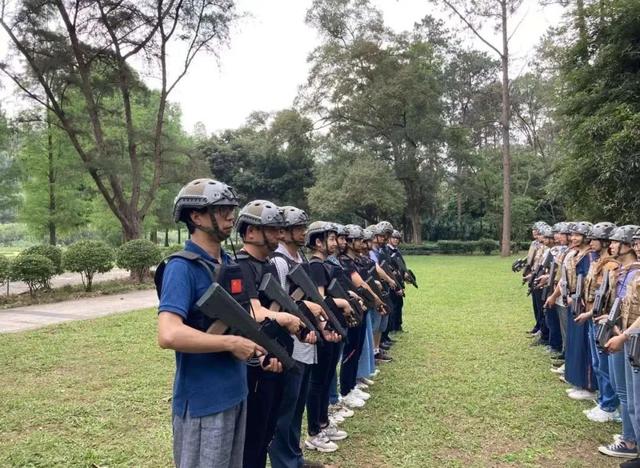 勇敢者的游戏！丛林穿越大冒险，真人CS对抗战免费玩！就在这里→