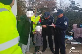 宁阳男子出门办业务忘带儿子回家 民警上门才想起来图片