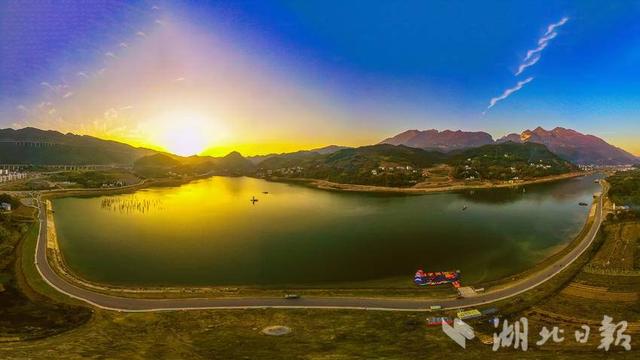 巴东神农湖：一幅自然天成的绝美画卷