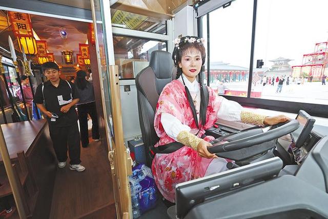 精细服务游购娱全流程 好风景和人情味住进游客心里  “又美又暖的湖北，值得一来再来”