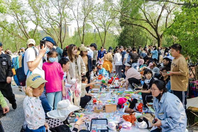 北京的公园不仅“卷”美景，也在“卷”商业