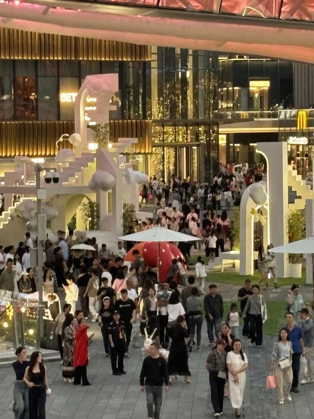 人从众！国庆首日，宜宾“名场面”来了