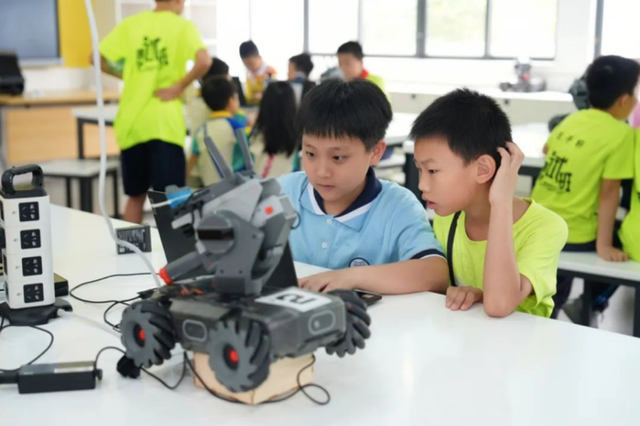 松山湖北区学校：构建AI教育新生态，培育未来创新力