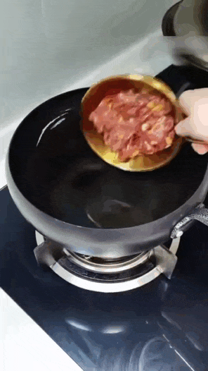 家里的铁锅一洗就生锈了，还能继续用吗？