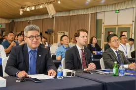 矿泉水和其他饮用水谁更优？专家辟谣“刮骨水”科普饮水健康真相图片