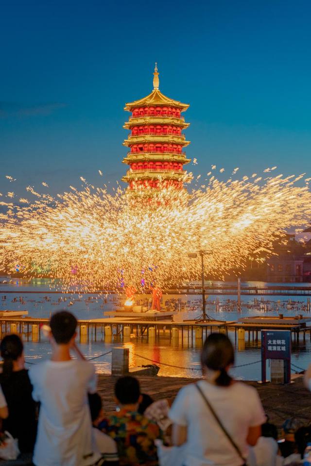 88项精彩活动承包你的“超长黄金周”！长沙文旅大餐已备好，官方推荐4条精品路线