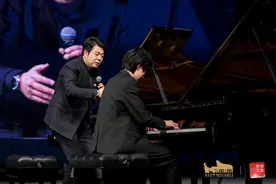 朗朗给孩子上大师课：“舞台上，大家要看的是与众不同的你”图片