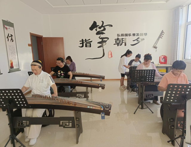 白云鄂博：点靓多姿夜色 畅享多彩生活