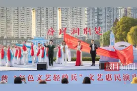 “红色文艺轻骑兵”文艺惠民演出走进武汉江汉区图片