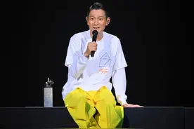 刘德华回应不找接班人，自曝削减片酬图片