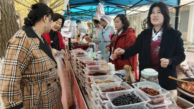 银杏与青春共舞 人文与烟火相融 辽东学院银杏文化节开幕