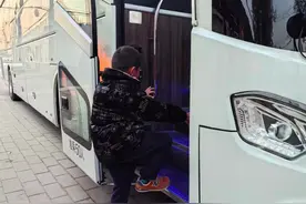 昌平阳坊镇开通两条“通学线路”学生班车，家长学生免费乘坐图片