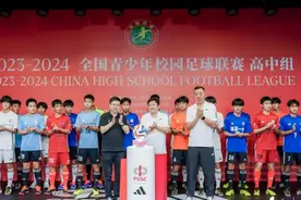 全国青少年校园足球联赛高中男子组比赛，在山东潍坊鲁能足校开赛图片