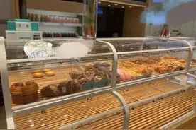 面包店浪费现象调查：有门店一天能丢掉一麻袋图片