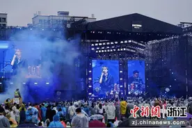 浙江建德：严州古城 热力开唱图片