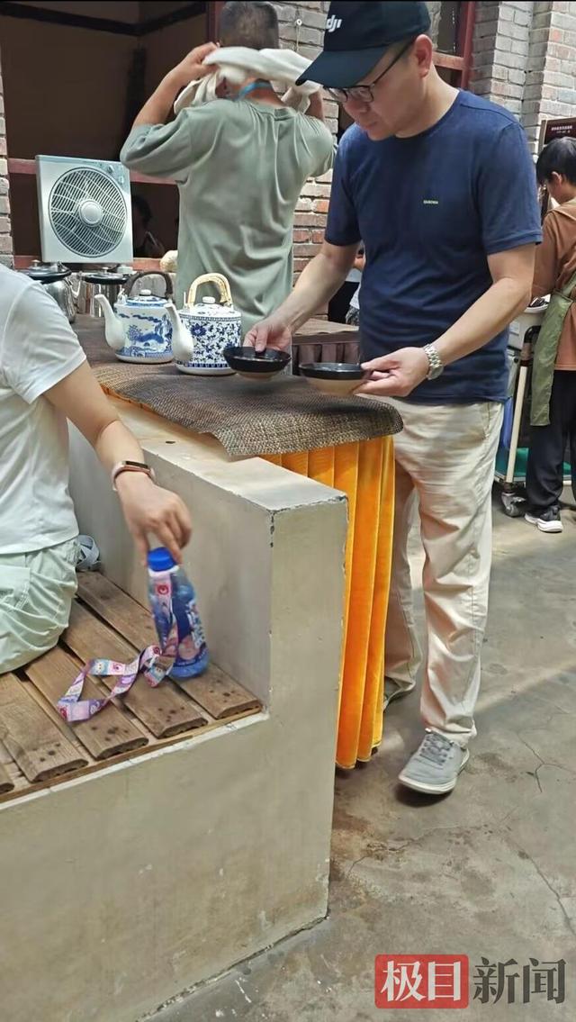 实探印乐大师任20年方丈的白马寺：基本无商业元素，每天免费供应60余桶水，游客在茶舍大排长龙