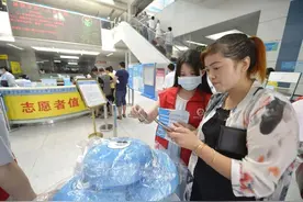 三重保障兜底线，服务增质惠民生 深圳新医保办法改到市民心坎上图片