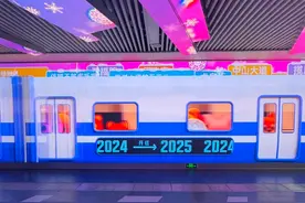 大武汉一日︱武汉地铁“下雪”了，我提前跨年图片